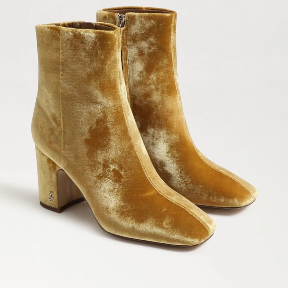 NWOB Sam Edelman Fawn Ankle Bootie  Saffron Velvet (Gold) Size 6 - Picture 1 of 7